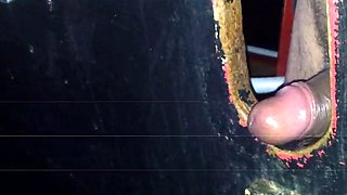 Glory-Hole Handjob med min svenska fru