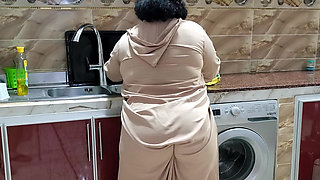 Egyptian Sharmota Get Her Pussy Wet in Kitchen Arabic Big Woman