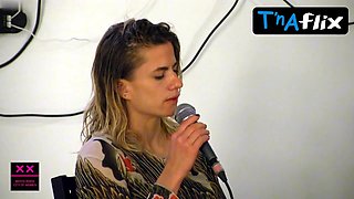 Florentina Holzinger Caboose, Baps Gig in Tanz