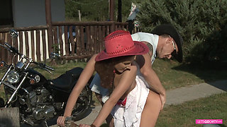 Cock hungry brunette gets anally screwed outdoors