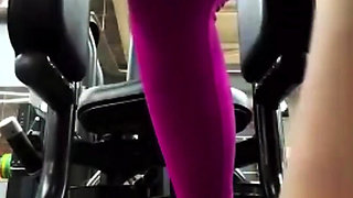 Sexy Training in the Gym in Leggins