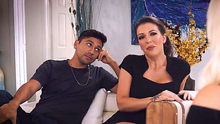 Elizabeth Skylar And Jessica Ryan Seduce With Passionate