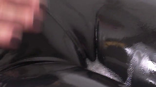 Hot Stepsis Teases Wet Camel Toe in Leather Leggings