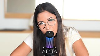 Madeline amateur teen enjoys a solo masturbation