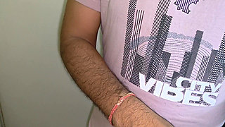 Delivery boy se chudai karwai and pregnent kiya